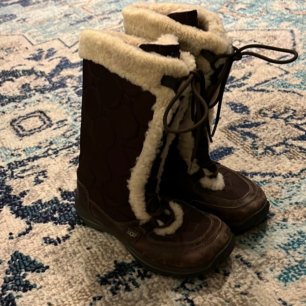 Women’s Uggs Snow Boots Size 7